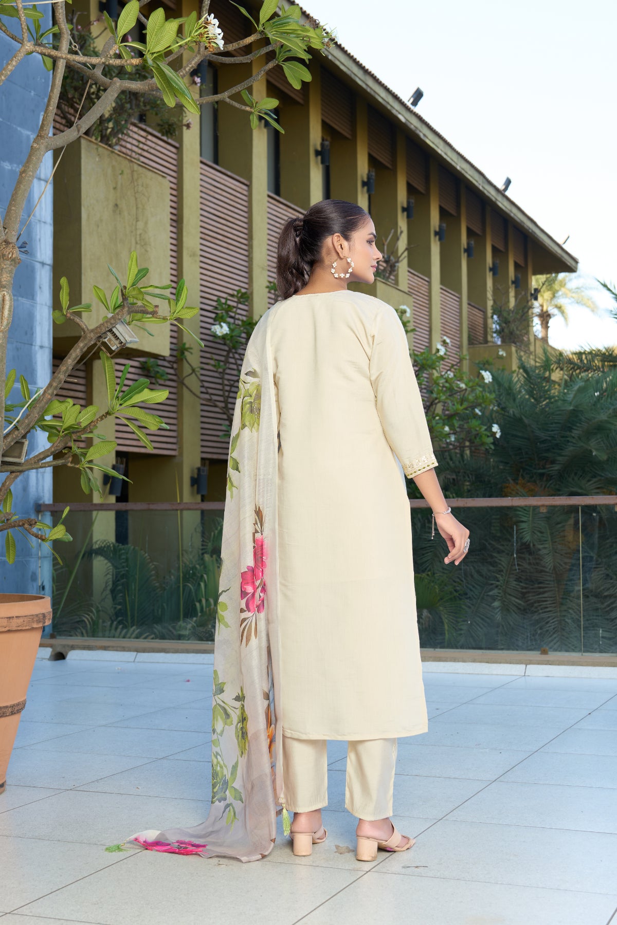 Women’s Cream Embroidered Roman Silk Kurta Pant Set with Floral Printed Chanderi Silk Dupatta