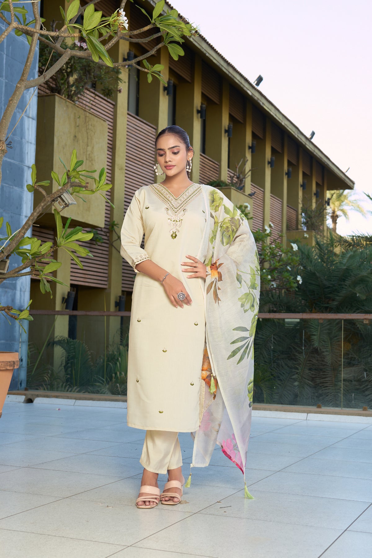 Women’s Cream Embroidered Roman Silk Kurta Pant Set with Floral Printed Chanderi Silk Dupatta