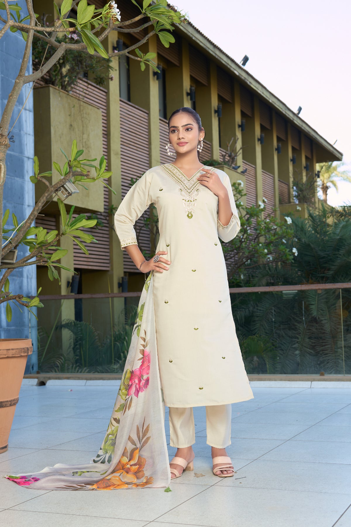Women’s Cream Embroidered Roman Silk Kurta Pant Set with Floral Printed Chanderi Silk Dupatta