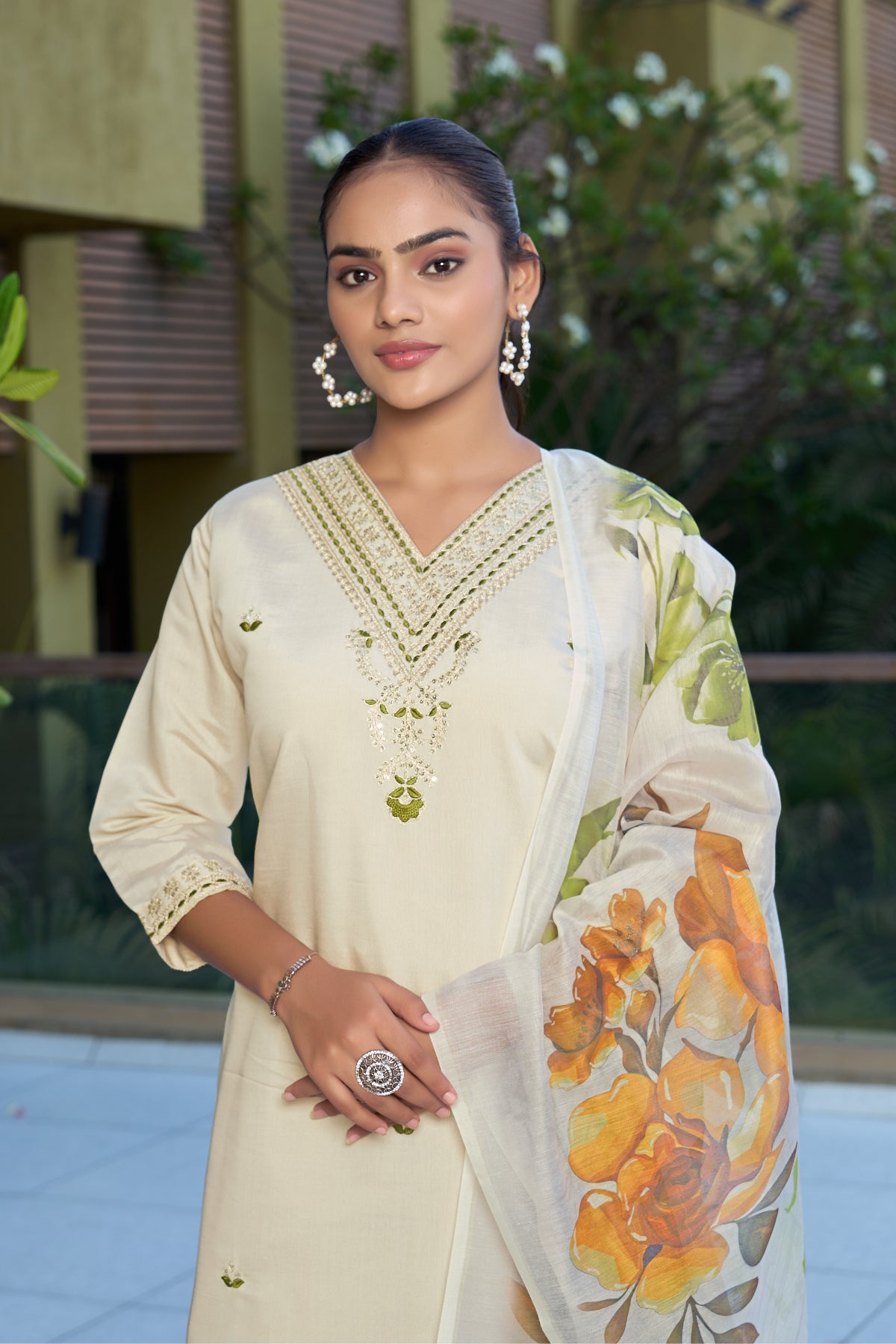 Women’s Cream Embroidered Roman Silk Kurta Pant Set with Floral Printed Chanderi Silk Dupatta