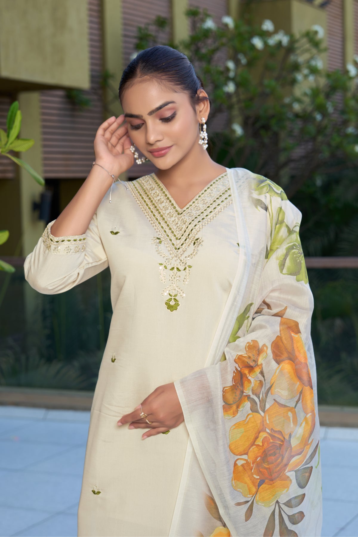 Women’s Cream Embroidered Roman Silk Kurta Pant Set with Floral Printed Chanderi Silk Dupatta