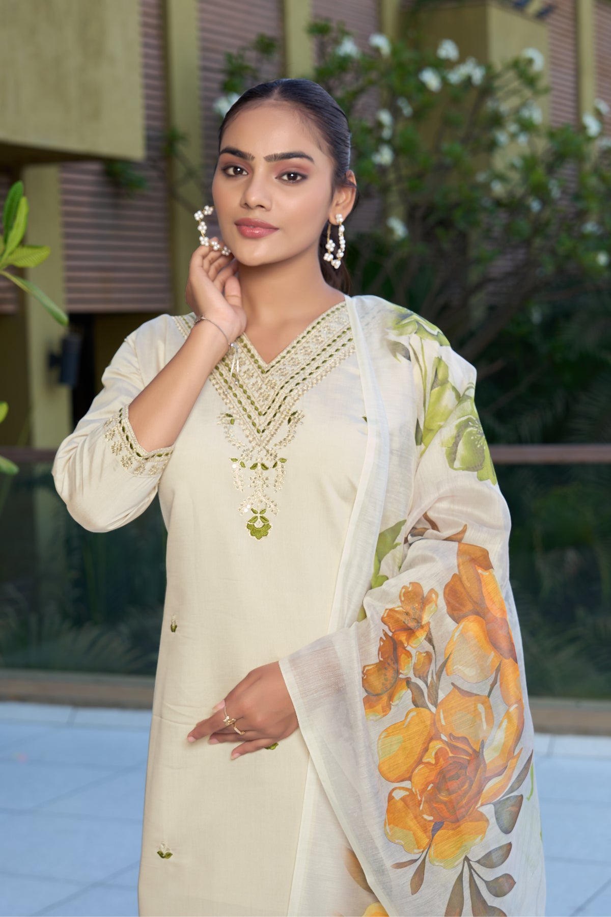 Women’s Cream Embroidered Roman Silk Kurta Pant Set with Floral Printed Chanderi Silk Dupatta