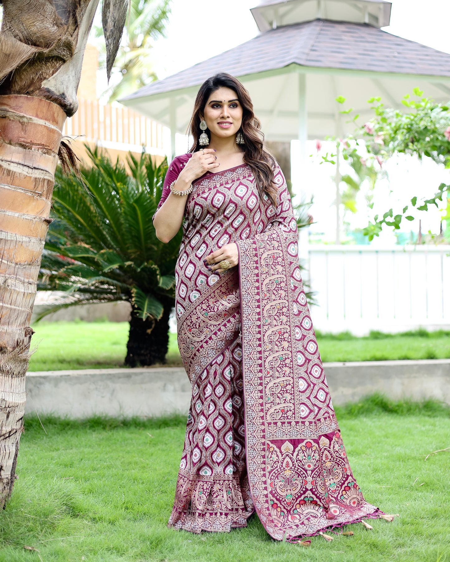 Wine Kanjivaram pattu With Beautiful Zari weaved Saree