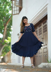 Elegant Navy Blue Floral Dress With Sweetheart Neckline And Puffed Sleeves
